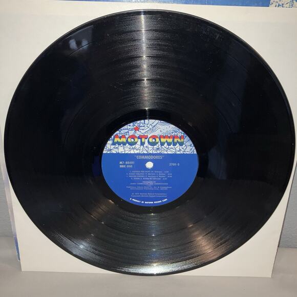 Vinyl Record Commodores Self Titled With Poster Signed Fascimile M88451 Motown - Picture 5 of 12